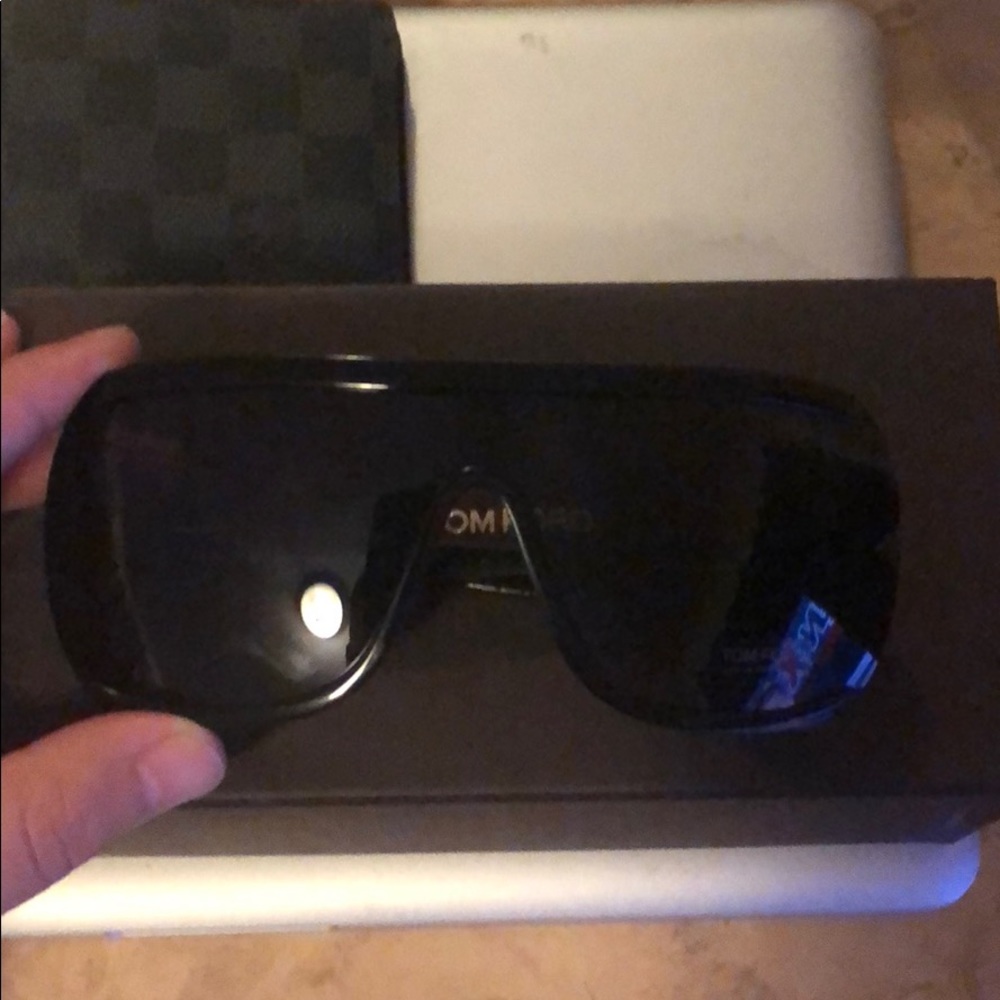 Tom Ford sunglasses model FT0559/S